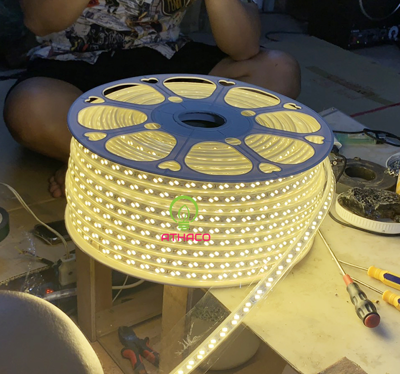 Đèn led dây 5730 siêu sáng 2 hàng bóng chéo  hắt trần cao cấp 100M