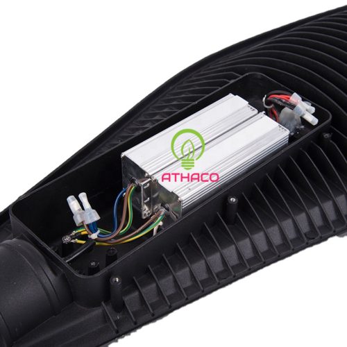 den led duong pho 150w 2 wFCmTiDHxj3amIZ3m9J8eGJIwJLcj2CHD06ISiM6